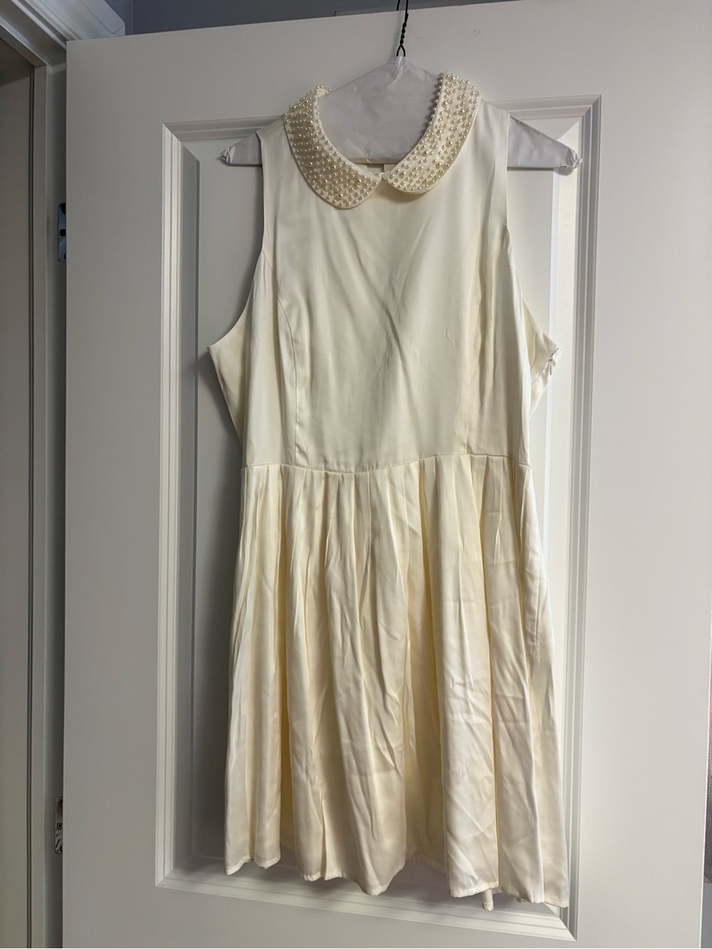 Forever 21 Ivory Pearls Peter Pan Collared Sleeveless Lined Women's Dress